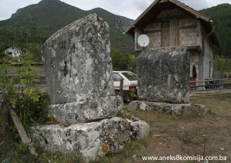 Dva stećka na lokalitetu “Gromile“ u zaseoku Račica, historijsko područje