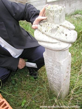Trzanska  (Alibegova, džamija na Trznju) džamija sa haremom, mjesto i ostaci graditeljske cjeline