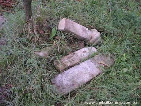 Trzanska  (Alibegova, džamija na Trznju) džamija sa haremom, mjesto i ostaci graditeljske cjeline