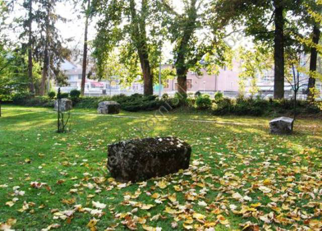 Prahistorijska gradina, kasnoantička utvrda – refugij, ostaci kasnoantičke crkve posvećene sv. Luciji i nekropole sa stećcima u Podastinju, spomenička cjelina i historijsko područje