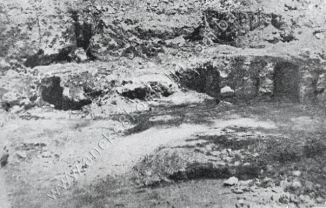 Nekropola sa stećcima i ostaci srednjovjekovne crkve na lokalitetu “Crkvina“ u Razićima, historijsko područje