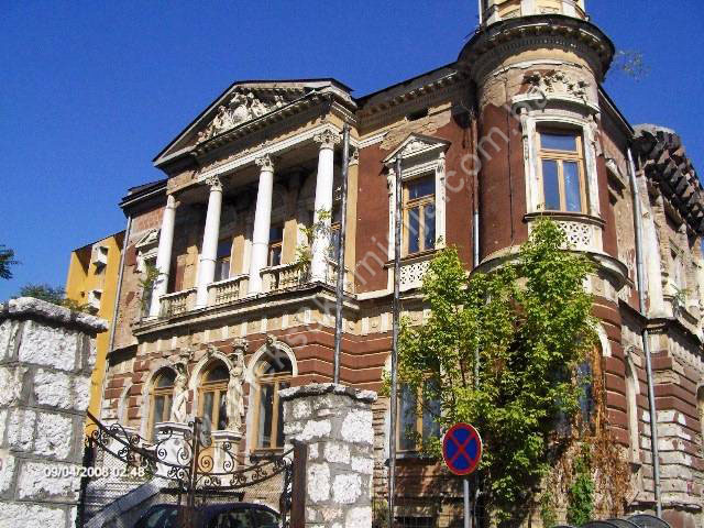 Kompleks vila iz austrougarskog perioda u Petrakijinoj ulici (Vila Mandić, vila Heinricha Reitera, vila Hermine Radisch i vila Forstratha Miklaua), graditeljska cjelina