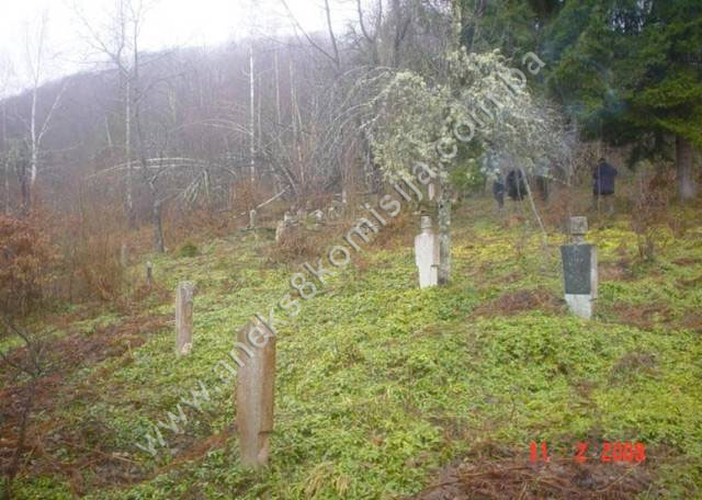 Sedam grobnica i stari nišani na lokalitetu Dobro selo u naselju Sudići, historijsko područje