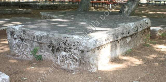 Nekropola sa stećcima Šarapovlje (Vitina) u Kruševu, historijsko područje