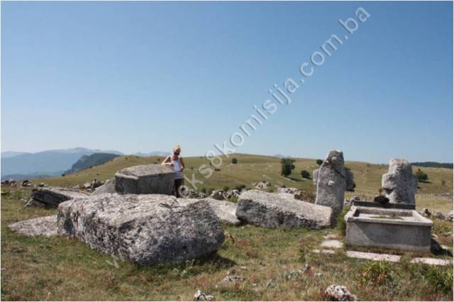 Blatačko jezero sa dijelom kanjona rijeke Rakitnice, prahistorijskim grobnim gomilama, nekropolama sa stećcima i nišanima, naselje Blace, kulturni pejzaž