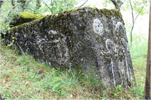 Prahistorijski tumulusi, nekropole sa stećcima i nišanima u selu Sovići, grobljanska cjelina