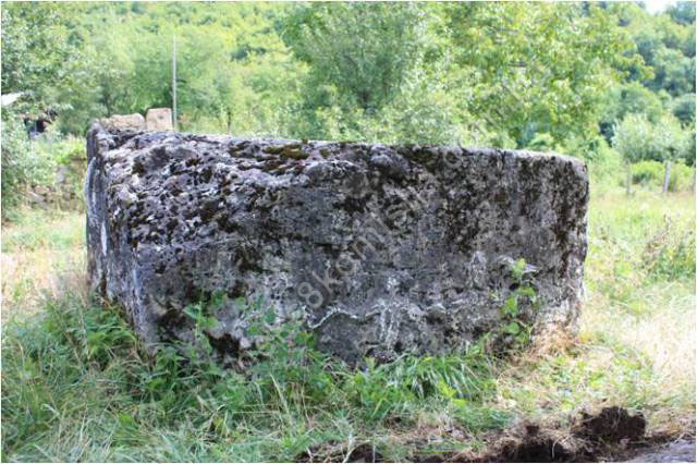 Prahistorijski tumulusi, nekropole sa stećcima i nišanima u selu Sovići, grobljanska cjelina
