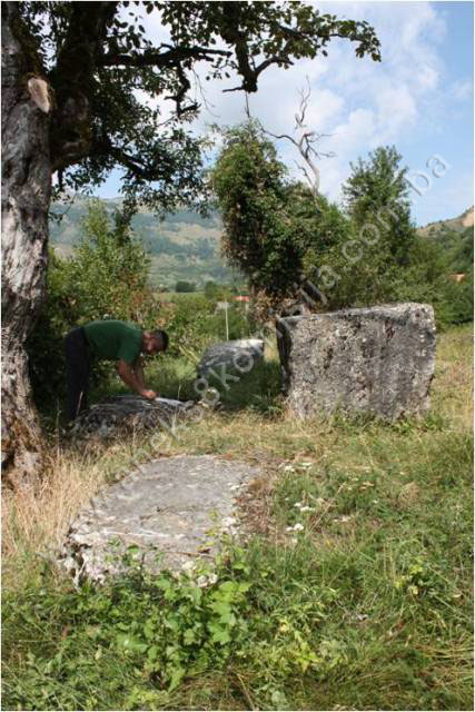 Prahistorijski tumulusi, nekropole sa stećcima i nišanima u selu Sovići, grobljanska cjelina