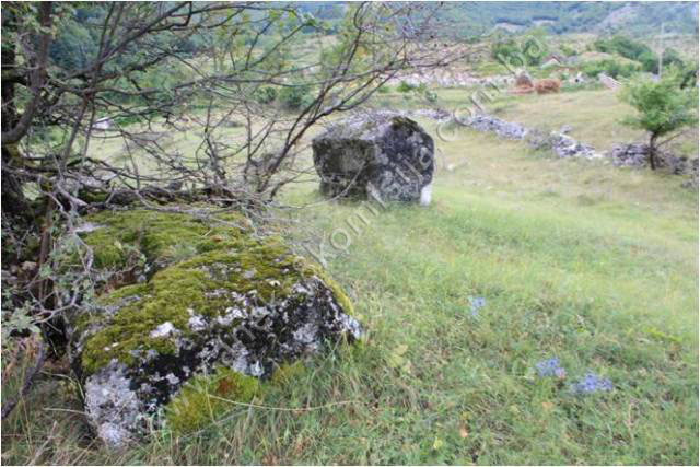 Prahistorijski tumulusi, nekropole sa stećcima i nišanima u selu Sovići, grobljanska cjelina