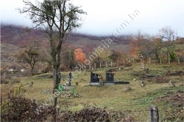 Prahistorijski tumulusi, nekropole sa stećcima i nišanima u selu Sovići, grobljanska cjelina