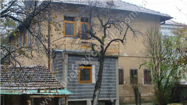 Crkva Uspenja presvete Bogorodice sa pokretnom imovinom, graditeljska cjelina