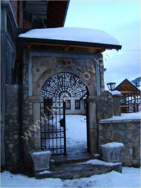 Crkva sv. Nikole sa  pokretnom imovinom, graditeljska cjelina