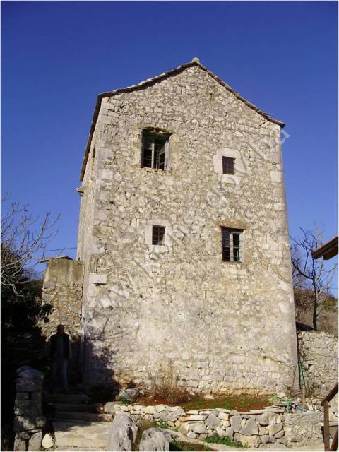 Lalića kula sa dvorima, graditeljska cjelina