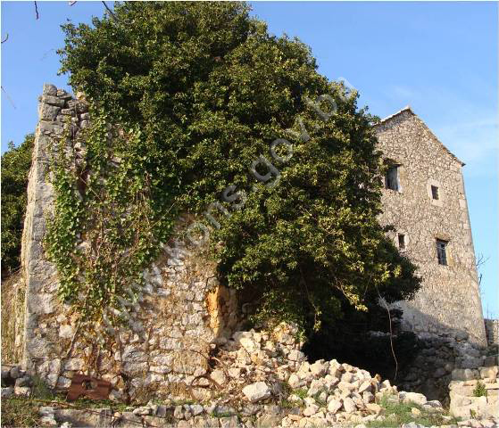 Lalića kula sa dvorima, graditeljska cjelina
