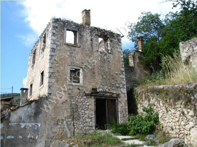 Stambena graditeljska cjelina porodice Čokljat sa dućanom u mahali Zagrad