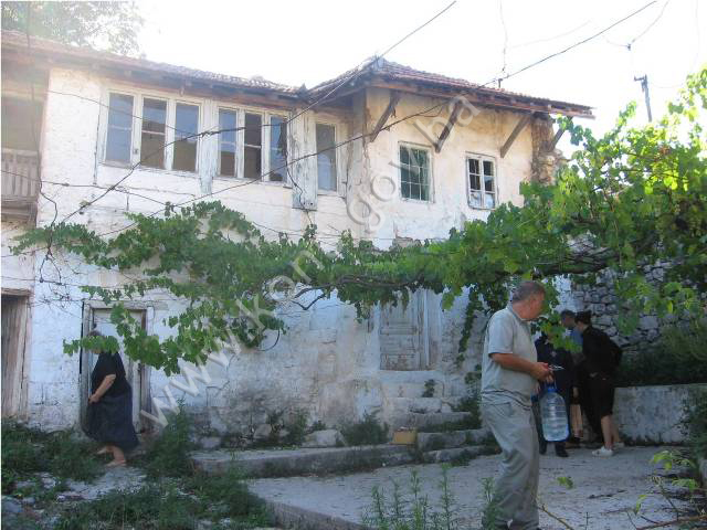 Spahovića kula sa dvorima u Bihovu, graditeljska cjelina