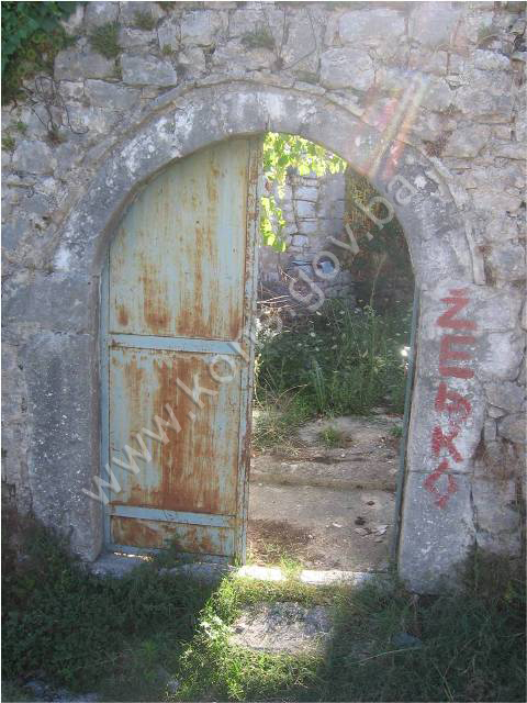 Spahovića kula sa dvorima u Bihovu, graditeljska cjelina