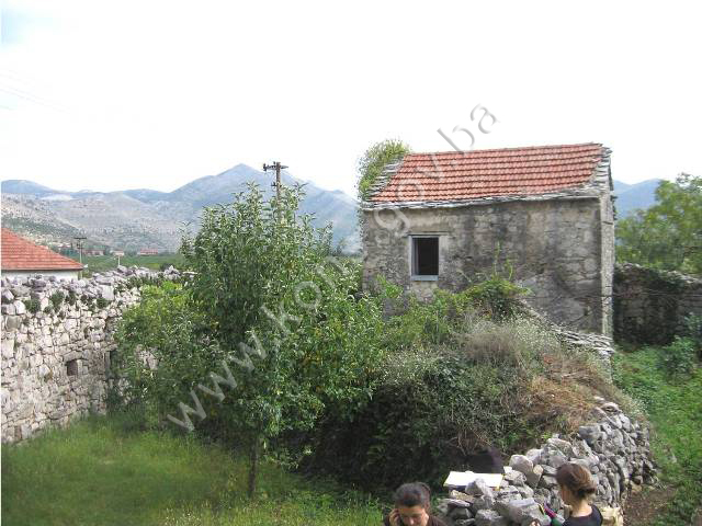 Spahovića kula sa dvorima u Bihovu, graditeljska cjelina