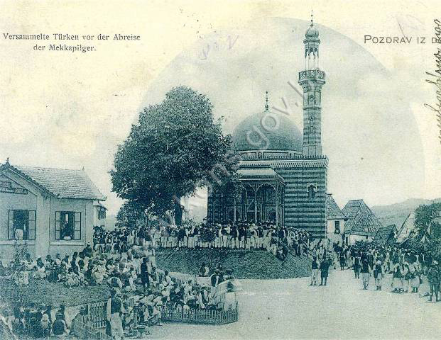 Šarena (Časna, Atik, Gradska, Behram-begova) džamija sa haremom, ulazni portal i mjesto Behram-begove medrese, graditeljska cjelina