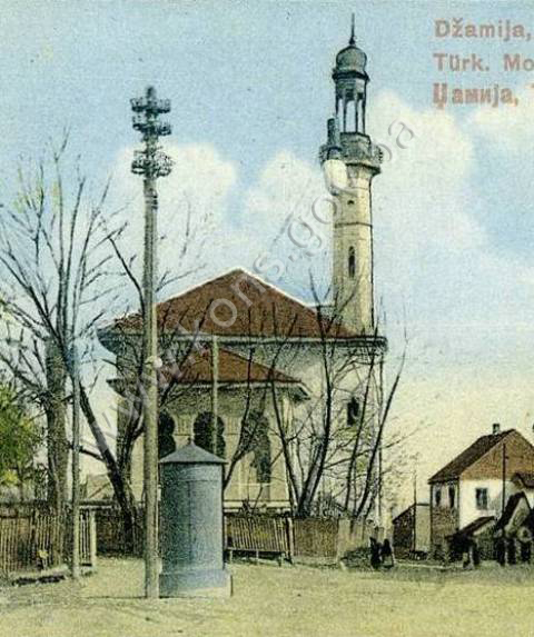 Šarena (Časna, Atik, Gradska, Behram-begova) džamija sa haremom, ulazni portal i mjesto Behram-begove medrese, graditeljska cjelina