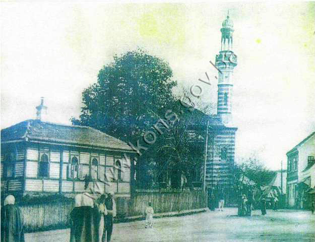 Šarena (Časna, Atik, Gradska, Behram-begova) džamija sa haremom, ulazni portal i mjesto Behram-begove medrese, graditeljska cjelina