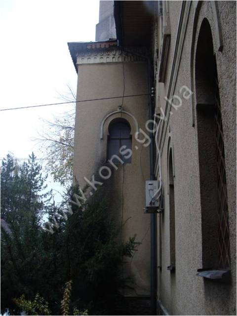 Šarena (Časna, Atik, Gradska, Behram-begova) džamija sa haremom, ulazni portal i mjesto Behram-begove medrese, graditeljska cjelina