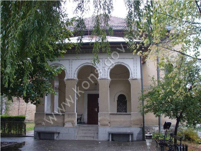 Šarena (Časna, Atik, Gradska, Behram-begova) džamija sa haremom, ulazni portal i mjesto Behram-begove medrese, graditeljska cjelina