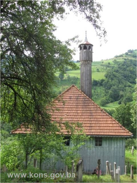 Stara džamija sa haremom u Orahovici, graditeljska cjelina