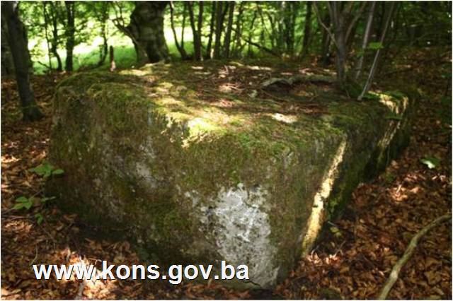 Nekropola sa stećcima, nišanima i krstačama u Gornjoj Bradini, historijsko područje