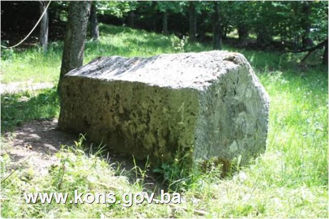 Nekropola sa stećcima, nišanima i krstačama u Gornjoj Bradini, historijsko područje