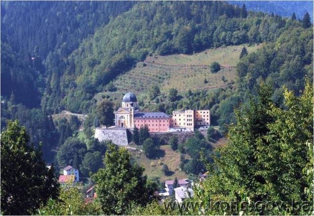 Crkva svetoga Duha i  Franjevački samostan, prirodno graditeljska cjelina