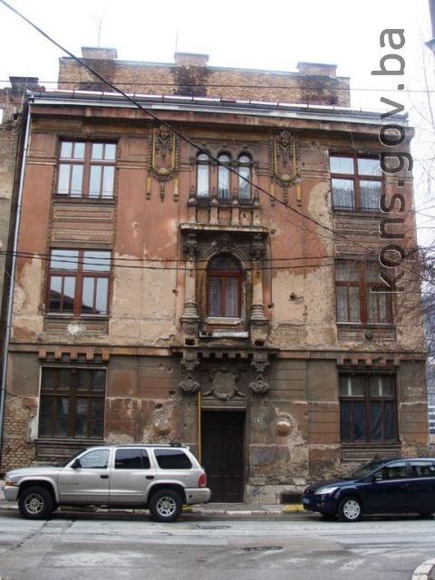 Grupa zgrada u Kotromanićevoj ulici (Kotromanićeva br. 36,  br. 38. i zgrada na uglu Kotromanićeve i ul. Kalmija Baruha), graditeljska cjelina