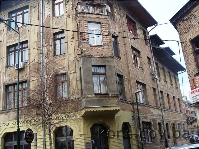 Grupa zgrada u Kotromanićevoj ulici (Kotromanićeva br. 36,  br. 38. i zgrada na uglu Kotromanićeve i ul. Kalmija Baruha), graditeljska cjelina
