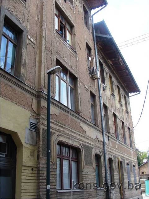 Grupa zgrada u Kotromanićevoj ulici (Kotromanićeva br. 36,  br. 38. i zgrada na uglu Kotromanićeve i ul. Kalmija Baruha), graditeljska cjelina