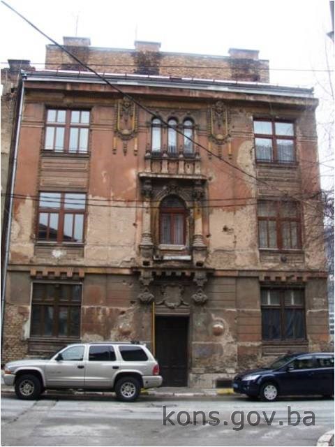 Grupa zgrada u Kotromanićevoj ulici (Kotromanićeva br. 36,  br. 38. i zgrada na uglu Kotromanićeve i ul. Kalmija Baruha), graditeljska cjelina