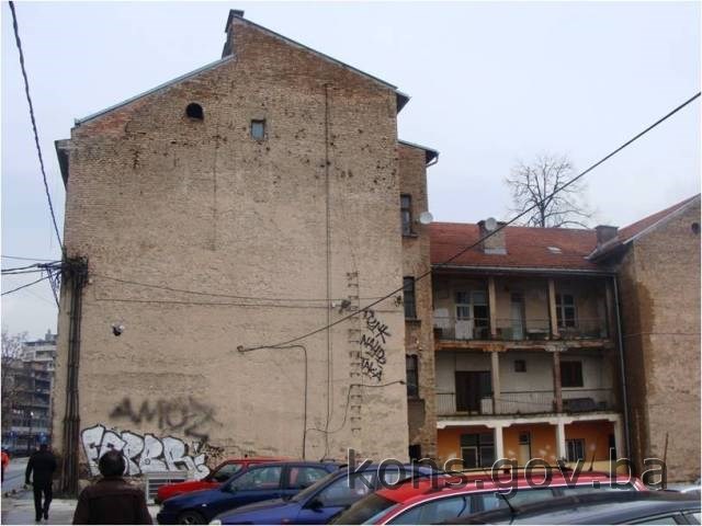 Grupa zgrada u Kotromanićevoj ulici (Kotromanićeva br. 36,  br. 38. i zgrada na uglu Kotromanićeve i ul. Kalmija Baruha), graditeljska cjelina