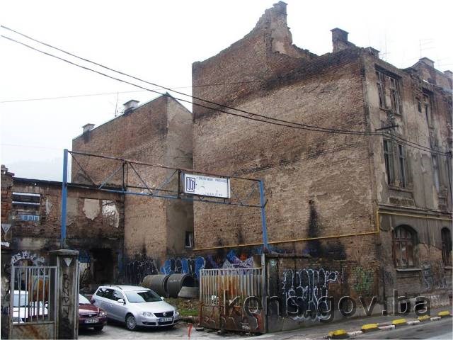 Grupa zgrada u Kotromanićevoj ulici (Kotromanićeva br. 36,  br. 38. i zgrada na uglu Kotromanićeve i ul. Kalmija Baruha), graditeljska cjelina