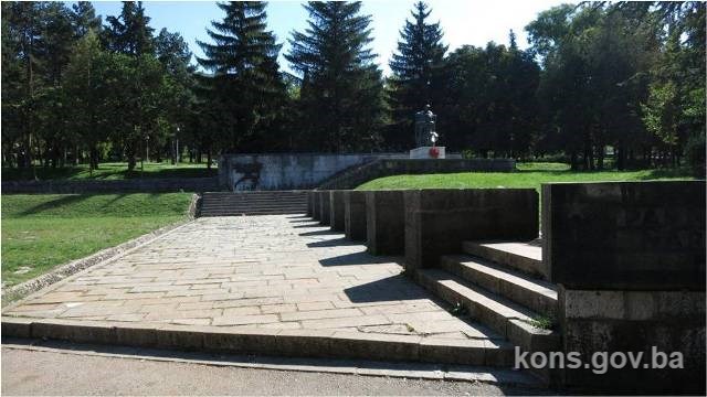 Park narodnih heroja sa kosturnicom