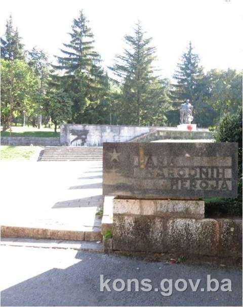 Park narodnih heroja sa kosturnicom