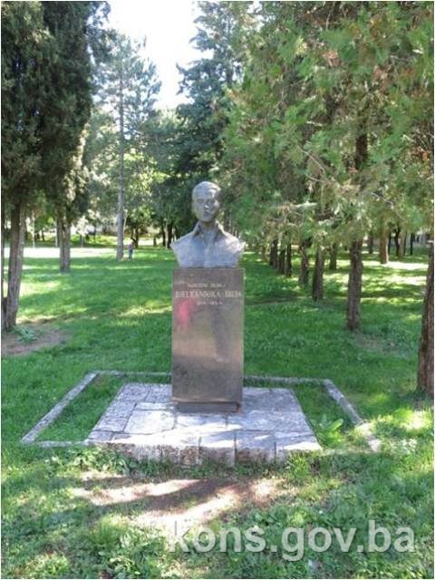 Park narodnih heroja sa kosturnicom