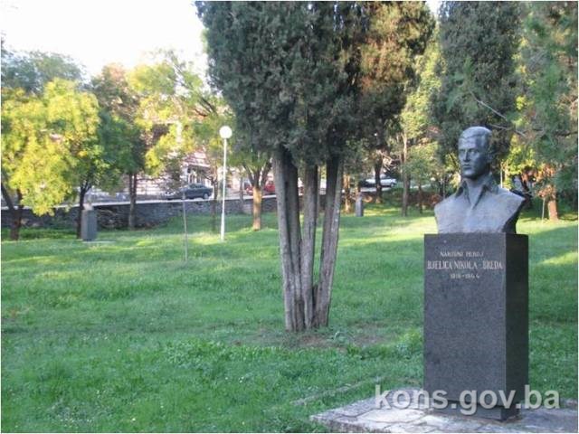 Park narodnih heroja sa kosturnicom