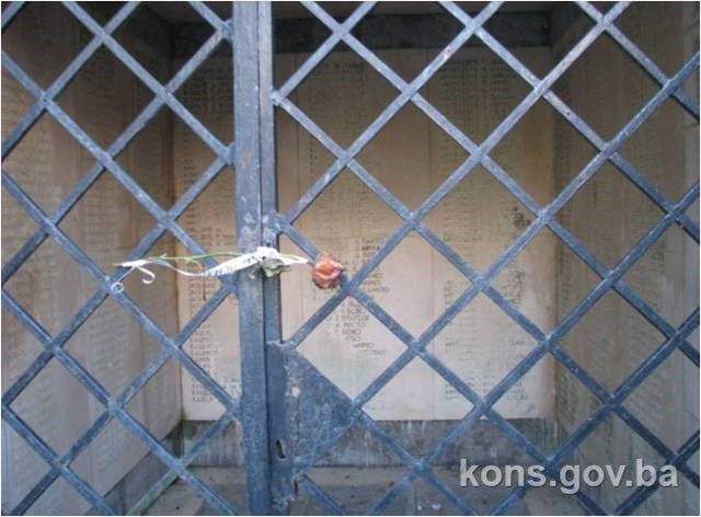 Park narodnih heroja sa kosturnicom