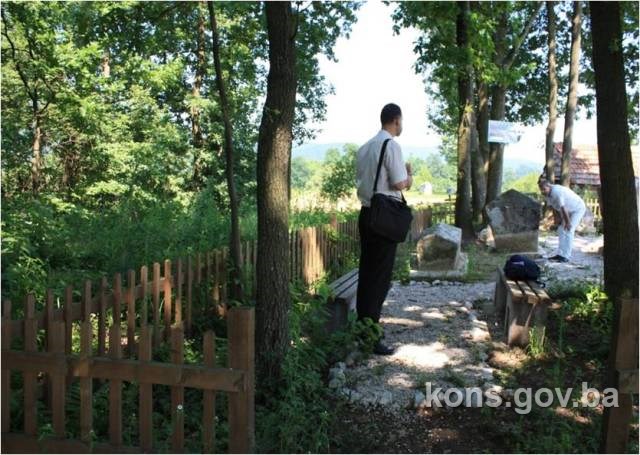 Nekropole sa stećcima na lokalitetu Mramorje i Strane u Bulatovcima, historijsko područje