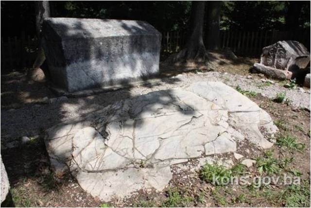 Nekropole sa stećcima na lokalitetu Mramorje i Strane u Bulatovcima, historijsko područje