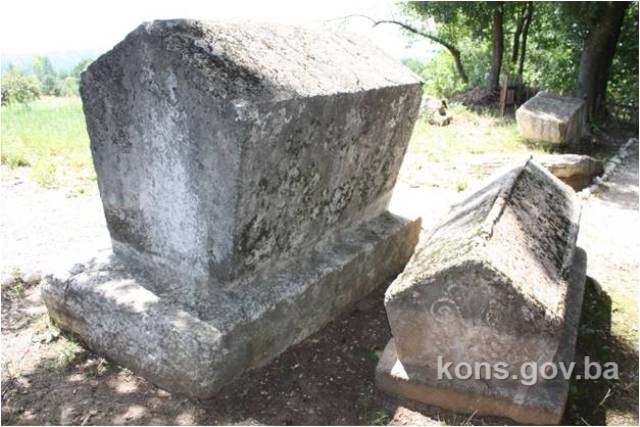 Nekropole sa stećcima na lokalitetu Mramorje i Strane u Bulatovcima, historijsko područje