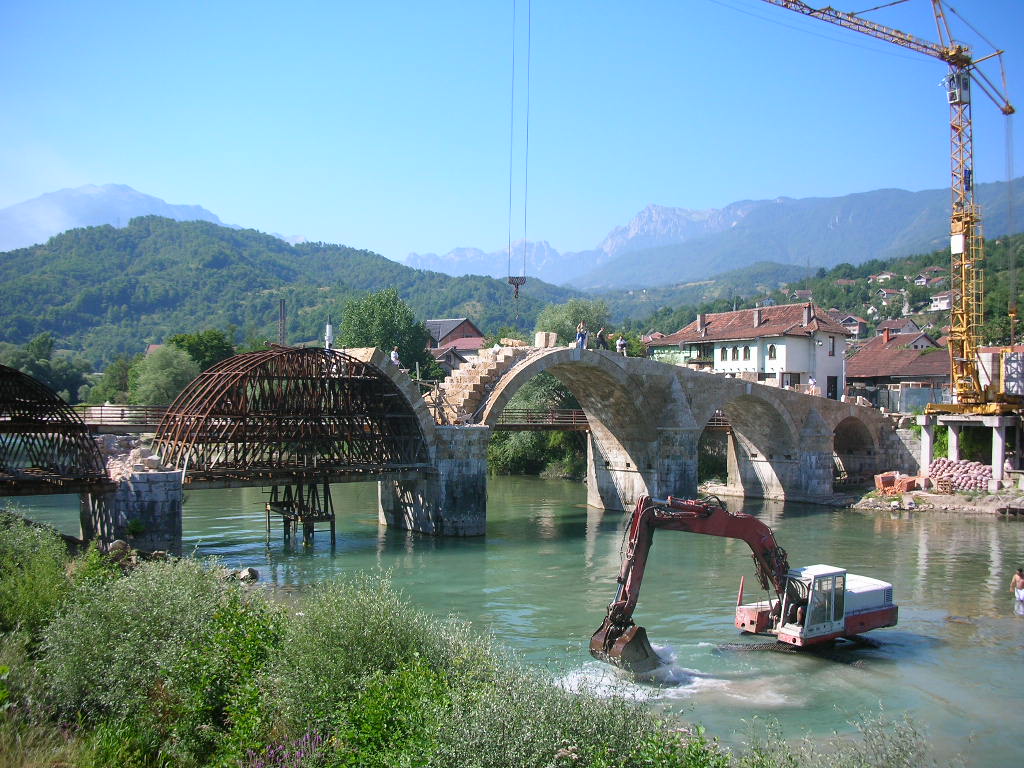 Građevina - stari kameni most - ćuprija (vakuf Haseći Ali-age Kolakovića) u Konjicu