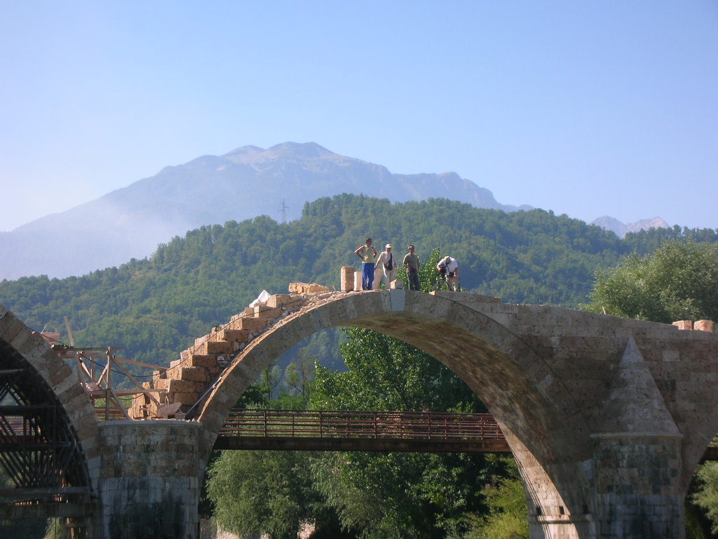 Građevina - stari kameni most - ćuprija (vakuf Haseći Ali-age Kolakovića) u Konjicu