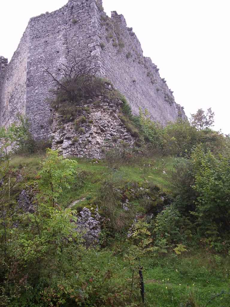 Prahistorijska gradina, srednjovjekovni i osmanski grad Sokolac u selu Sokolcu, historijsko područje