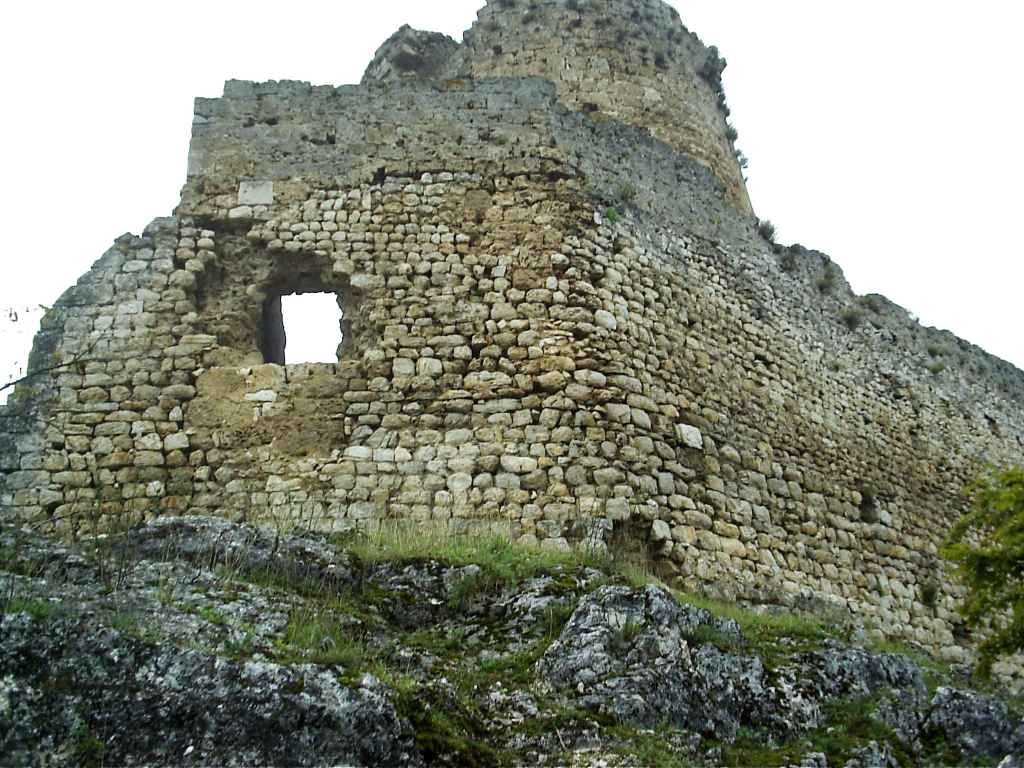 Prahistorijska gradina, srednjovjekovni i osmanski grad Sokolac u selu Sokolcu, historijsko područje