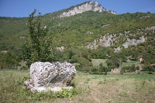 Nekropola sa stećcima na lokalitetu Ravnice u Dubočanima, historijsko područje